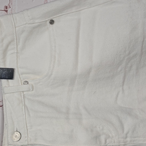 Misguided Extreme Rip Hem High Waisted Distressed White Shorts Women Size 12 - Picture 4 of 13